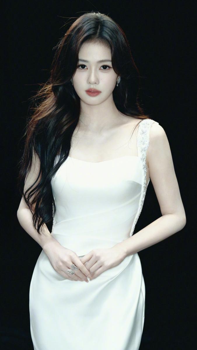 白色裙子好看美女白鹿4k高清手机壁纸